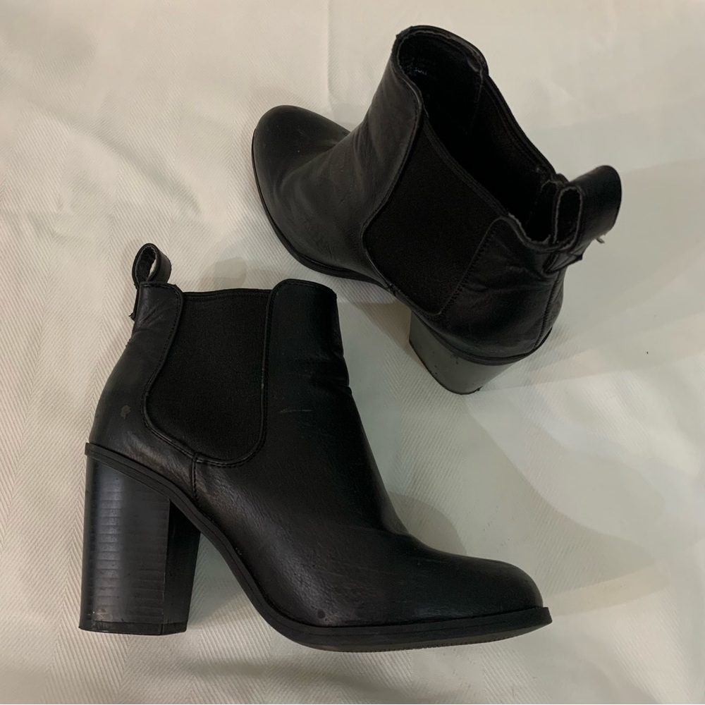 lipstik chelsea heel black booties heels